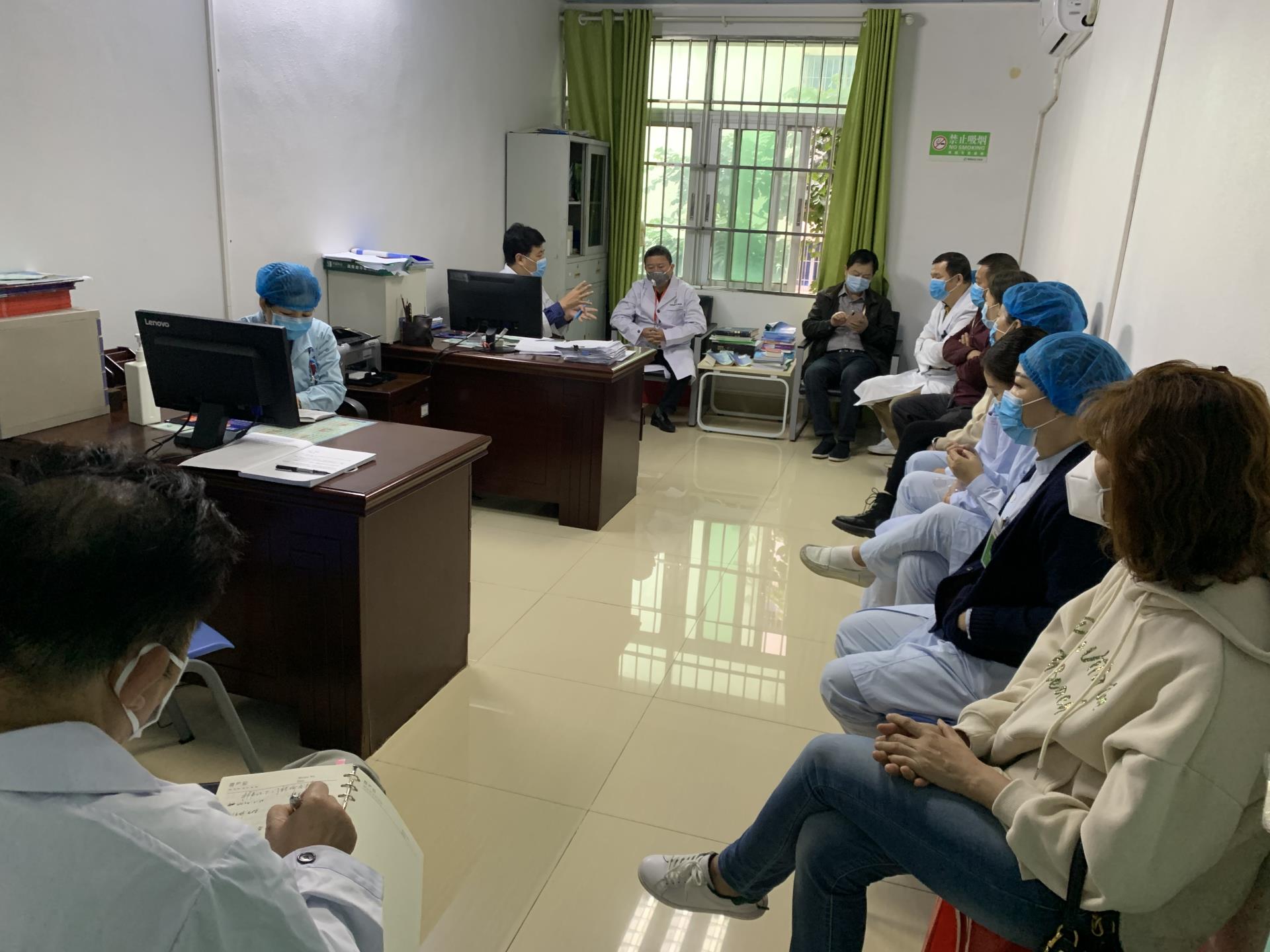 省安宁医院党委书记林展带队深入门诊检查疫情防控工作
