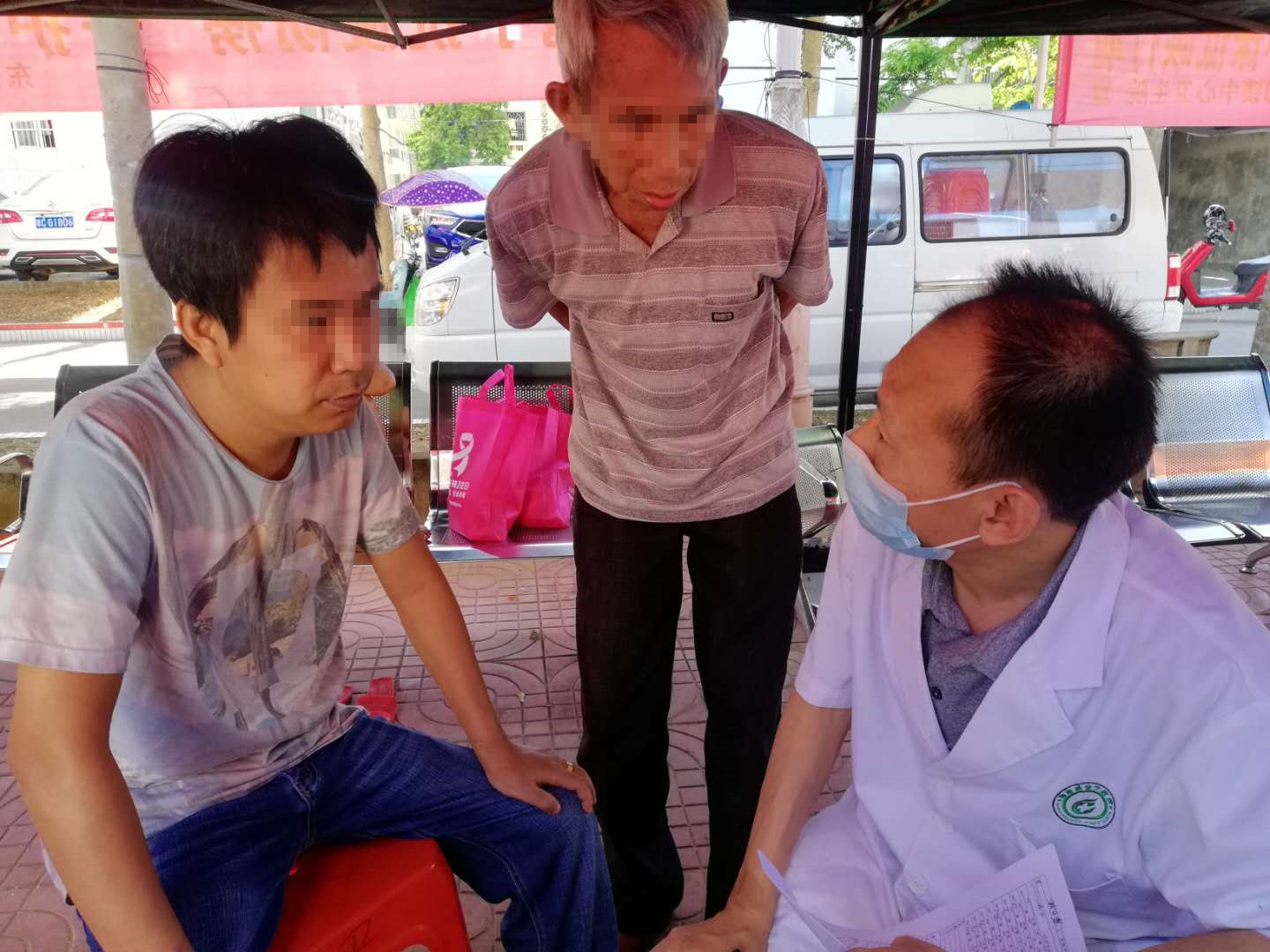 省安宁医院到文昌开展义诊宣传活动