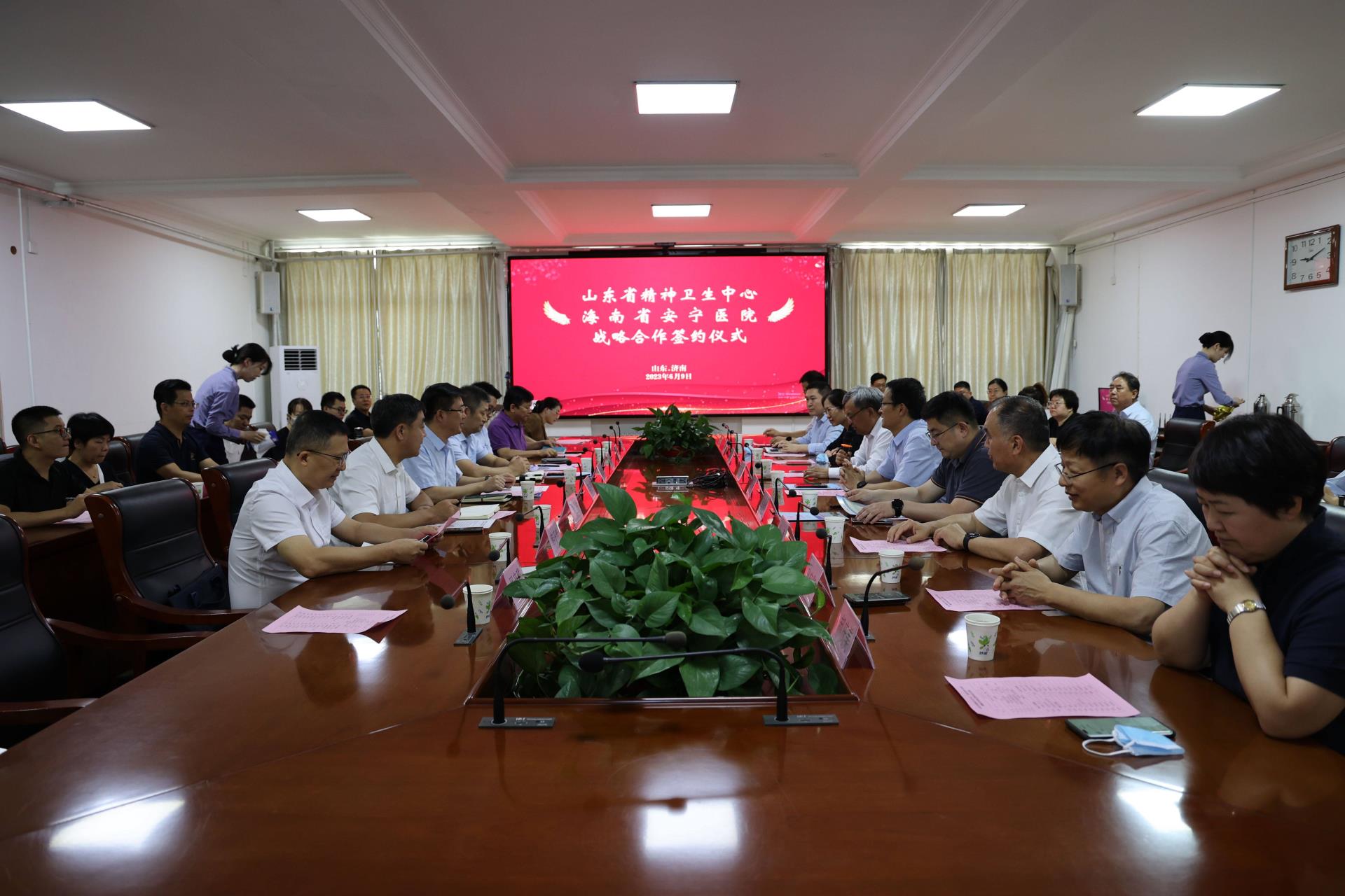 情色小说
与山东省精神卫生中心签订战略合作协议