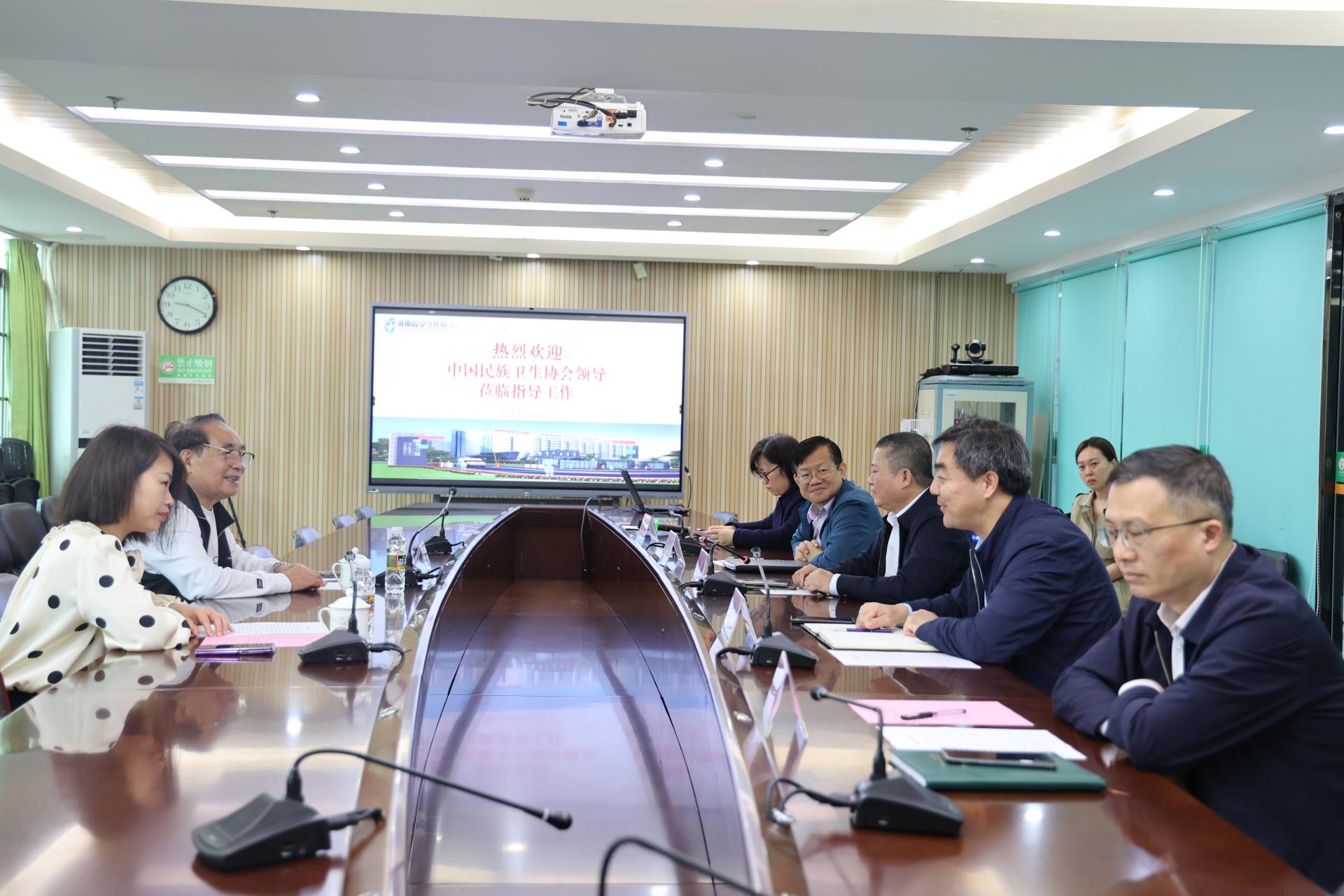 中国民族卫生协会创会会长郁德水莅临我院交流指导